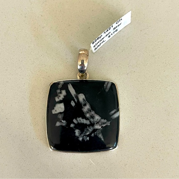 Unisex One of A Kind Chrysanthemum stone Pendant. - Picture 1 of 9